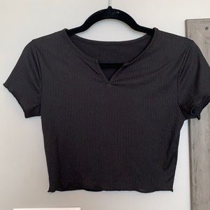 SHEIN Black Lettuce Trim Rib Notch Crop Top